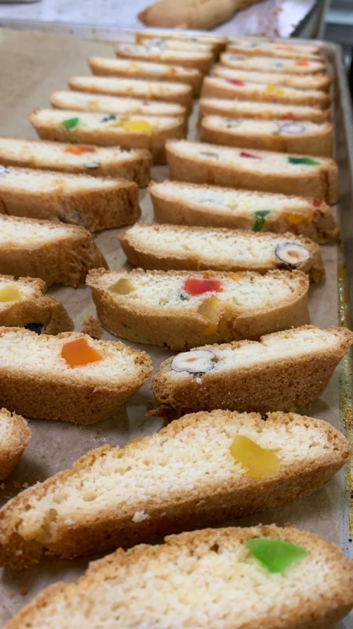 Кантуччи с цукатами и орехами